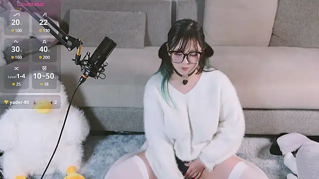 Snapshot of Yu_UwU_ chatting on 02-18-25, 12:49 Yu UwU  online show from 02-18-25, 12:49