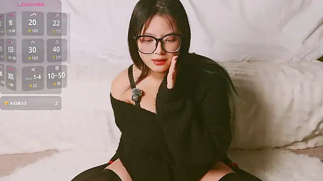 Snapshot of Yu_UwU_ chatting on 03-04-25, 12:44 Yu UwU  online show from 03-04-25, 12:44