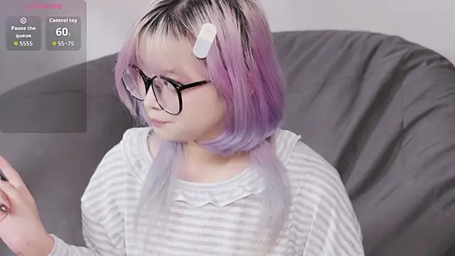 Snapshot of Yu_UwU_ chatting on 10-05-25, 01:53 Yu UwU  online show from 10-05-25, 01:53