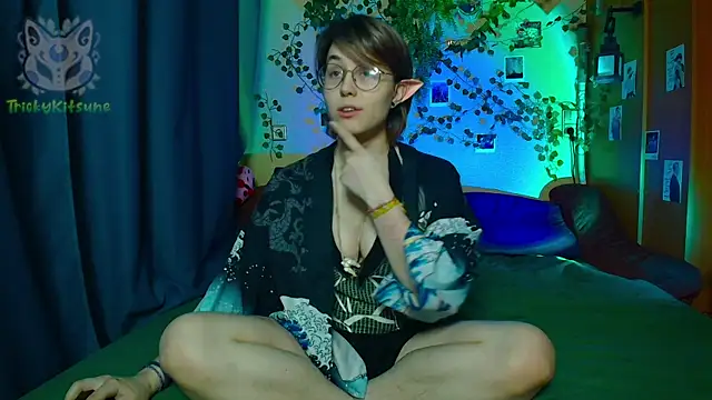 Snapshot of TrickyKitsune chatting on 04-27-26, 04:27 TrickyKitsune online show from 04-27-26, 04:27