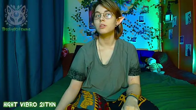 Snapshot of TrickyKitsune chatting on 05-11-26, 03:40 TrickyKitsune online show from 05-11-26, 03:40