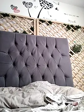 Mia WAll online show from 12-27-24, 06:20