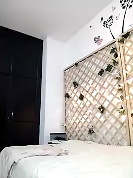 Mia WAll online show from 01-26-25, 10:02