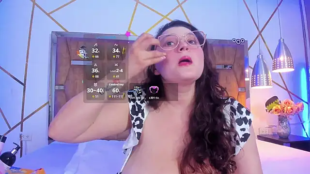 Snapshot of LunaPleasure chatting on 10-20-25, 05:08 LunaPleasure online show from 10-20-25, 05:08