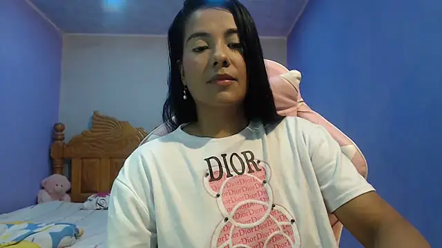 Coral0403 online show from 11-05-25, 06:41