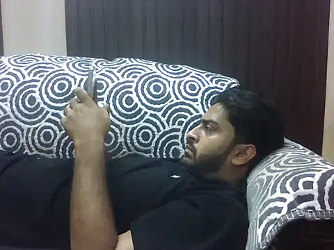 indihotguy online show from 10-04-25, 10:46