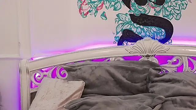 KimKhallifa online show from 03-19-25, 10:44