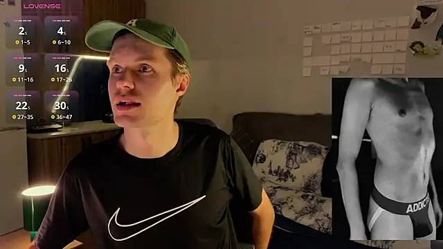 Snapshot of Leonnextdoor chatting on 02-22-26, 04:27 Leonnextdoor online show from 02-22-26, 04:27