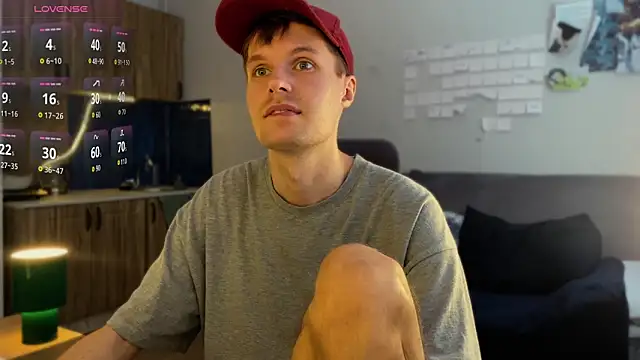 Snapshot of Leonnextdoor chatting on 03-20-26, 10:53 Leonnextdoor online show from 03-20-26, 10:53