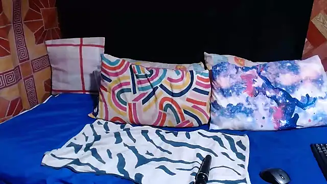 Snapshot of Thickbootykim chatting on 02-17-26, 07:42 Thickbootykim online show from 02-17-26, 07:42