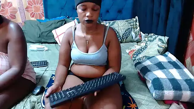 Snapshot of Thickbootykim chatting on 03-06-26, 04:14 Thickbootykim online show from 03-06-26, 04:14