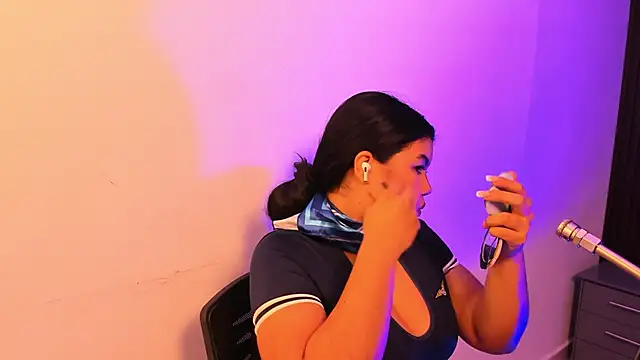 Snapshot of Geabloom chatting on 09-27-25, 11:37 Geabloom online show from 09-27-25, 11:37