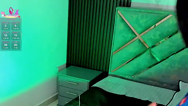 Snapshot of Geabloom chatting on 10-08-25, 12:03 Geabloom online show from 10-08-25, 12:03