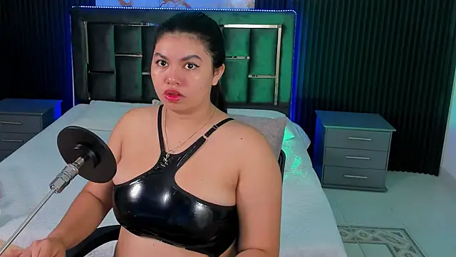 Snapshot of Geabloom chatting on 10-19-25, 12:06 Geabloom online show from 10-19-25, 12:06