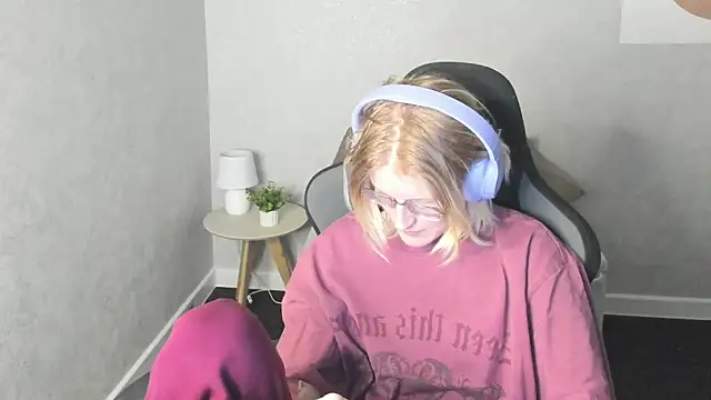 ElizabethHarpper online show from 12-05-25, 01:14