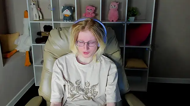 ElizabethHarpper online show from 12-18-25, 01:00