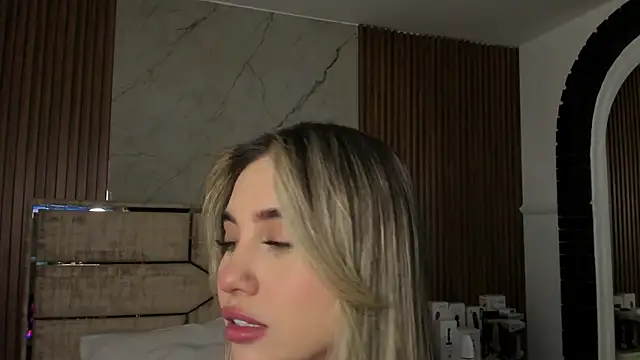 EmiilyHendriixx online show from 02-15-25, 09:04