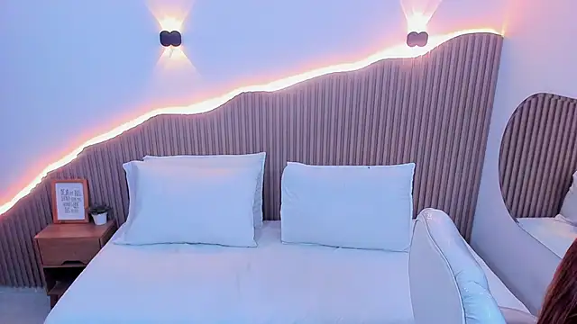 Annie kurt  online show from 03-20-25, 05:13