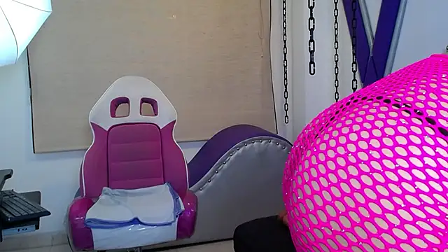 Sara Davina online show from 03-15-25, 03:40