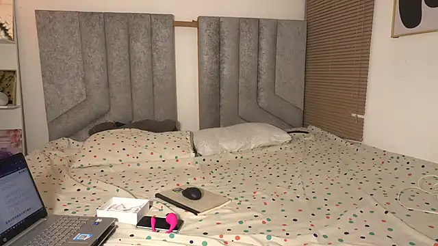 Snapshot of womantall99 chatting on 03-09-26, 12:09 womantall99 online show from 03-09-26, 12:09