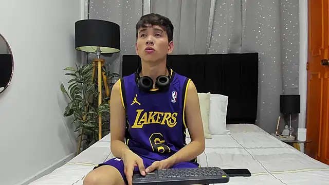 Brian-Ausslos online show from 01-05-25, 04:58