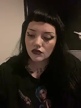 Snapshot of Gothicsiren chatting on 01-04-25, 10:24 Gothicsiren online show from 01-04-25, 10:24