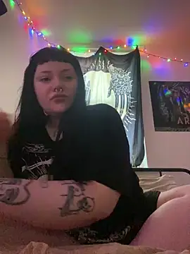 Snapshot of Gothicsiren chatting on 01-24-25, 01:47 Gothicsiren online show from 01-24-25, 01:47