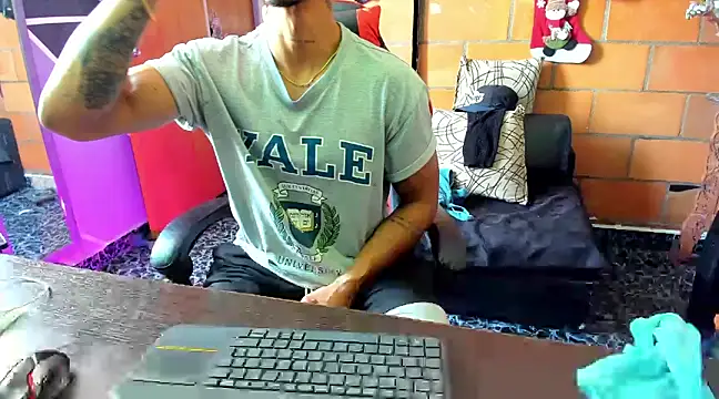 Adam Valenciia online show from 01-30-25, 04:13