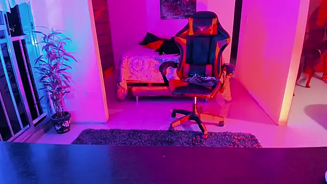 Adam Valenciia online show from 09-28-25, 03:12