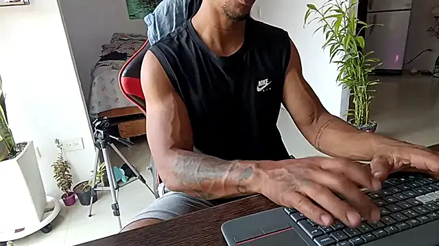 Snapshot of Adam_Valenciia chatting on 02-14-26, 04:59 Adam Valenciia online show from 02-14-26, 04:59