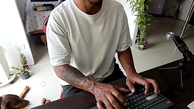 Snapshot of Adam_Valenciia chatting on 02-18-26, 05:53 Adam Valenciia online show from 02-18-26, 05:53