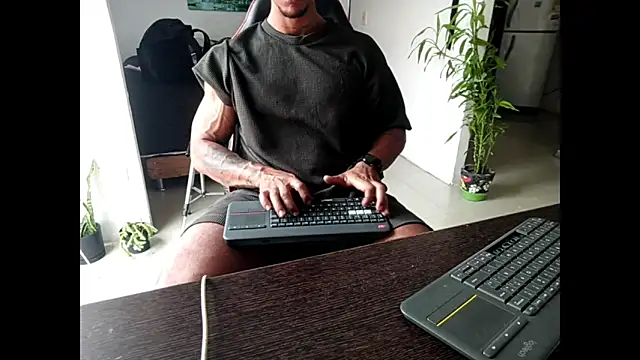 Adam Valenciia online show from 06-06-26, 08:46