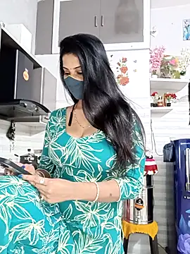 Snapshot of Best-Couple chatting on 02-13-26, 03:46 Best-Couple online show from 02-13-26, 03:46