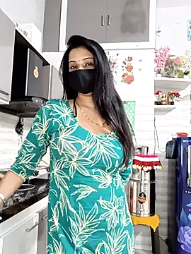 Snapshot of Best-Couple chatting on 02-13-26, 03:52 Best-Couple online show from 02-13-26, 03:52