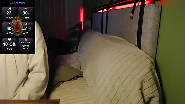 Snapshot of ivynyxx chatting on 10-12-25, 01:43 ivynyxx online show from 10-12-25, 01:43