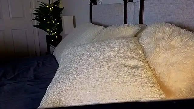 ivynyxx online show from 06-25-26, 08:46