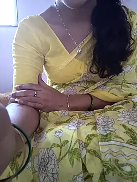 lovelygirl4567 online show from 05-06-26, 05:46