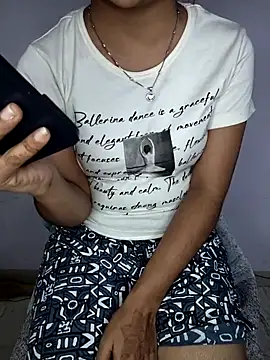 lovelygirl4567 online show from 05-11-26, 03:18