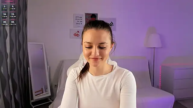 Snapshot of MiaVixxen chatting on 01-14-25, 09:13 MiaVixxen online show from 01-14-25, 09:13