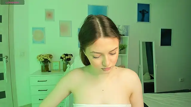 Snapshot of MiaVixxen chatting on 09-22-25, 03:52 MiaVixxen online show from 09-22-25, 03:52