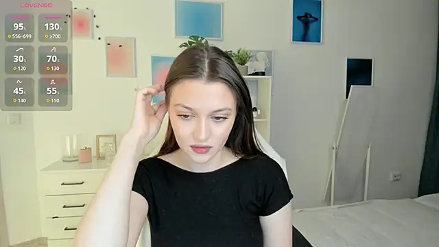 Snapshot of MiaVixxen chatting on 10-21-25, 03:24 MiaVixxen online show from 10-21-25, 03:24