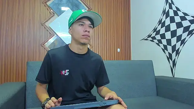 Snapshot of anyelo_waller chatting on 02-13-25, 12:21 anyelo waller online show from 02-13-25, 12:21