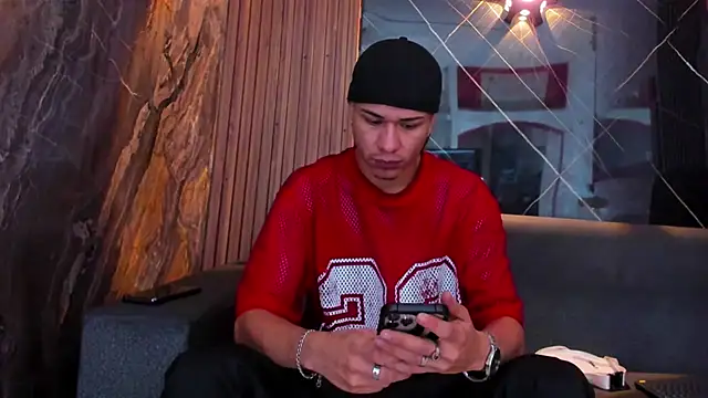 Snapshot of anyelo_waller chatting on 09-13-25, 11:43 anyelo waller online show from 09-13-25, 11:43