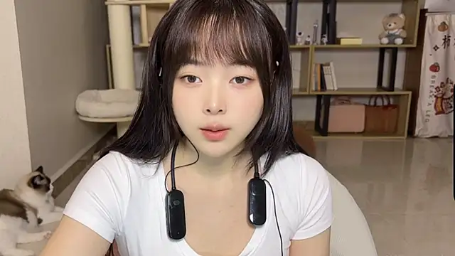 Chenjing0 online show from 10-10-25, 02:21