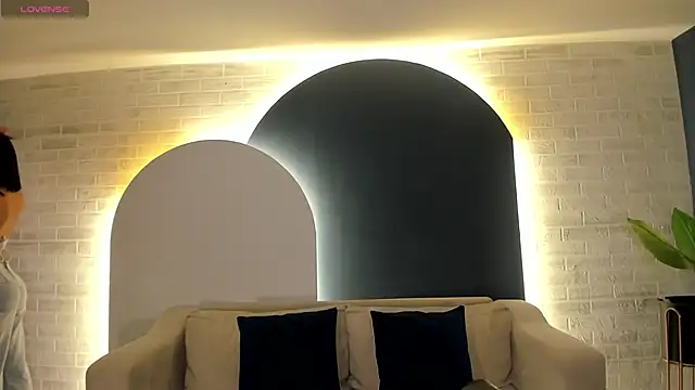 NiaSalvatore online show from 09-20-25, 03:57