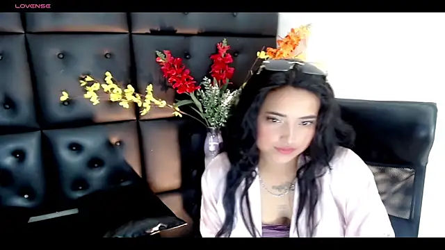 Snapshot of Carolaine01 chatting on 02-09-25, 08:45 Carolaine01 online show from 02-09-25, 08:45