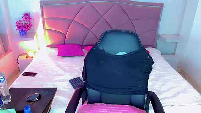 Carolaine01 online show from 10-13-25, 05:46