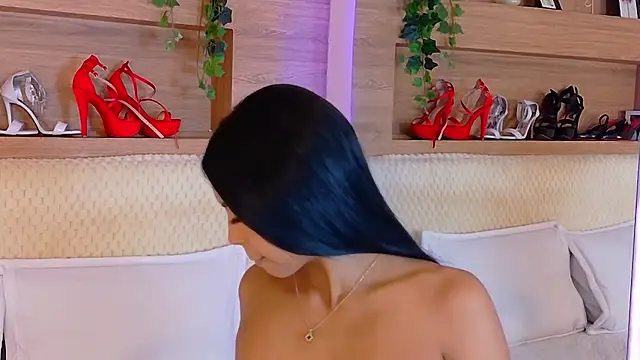 AbieHills online show from 11-28-25, 11:57