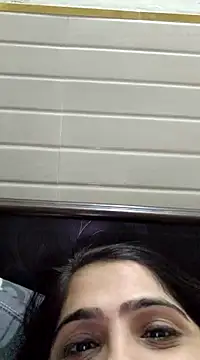 Snapshot of shreya1765 chatting on 03-11-25, 06:19 shreya1765 online show from 03-11-25, 06:19