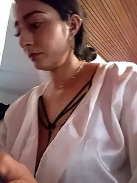 Snapshot of BELLA--26 chatting on 02-05-25, 02:48 BELLA--26 online show from 02-05-25, 02:48